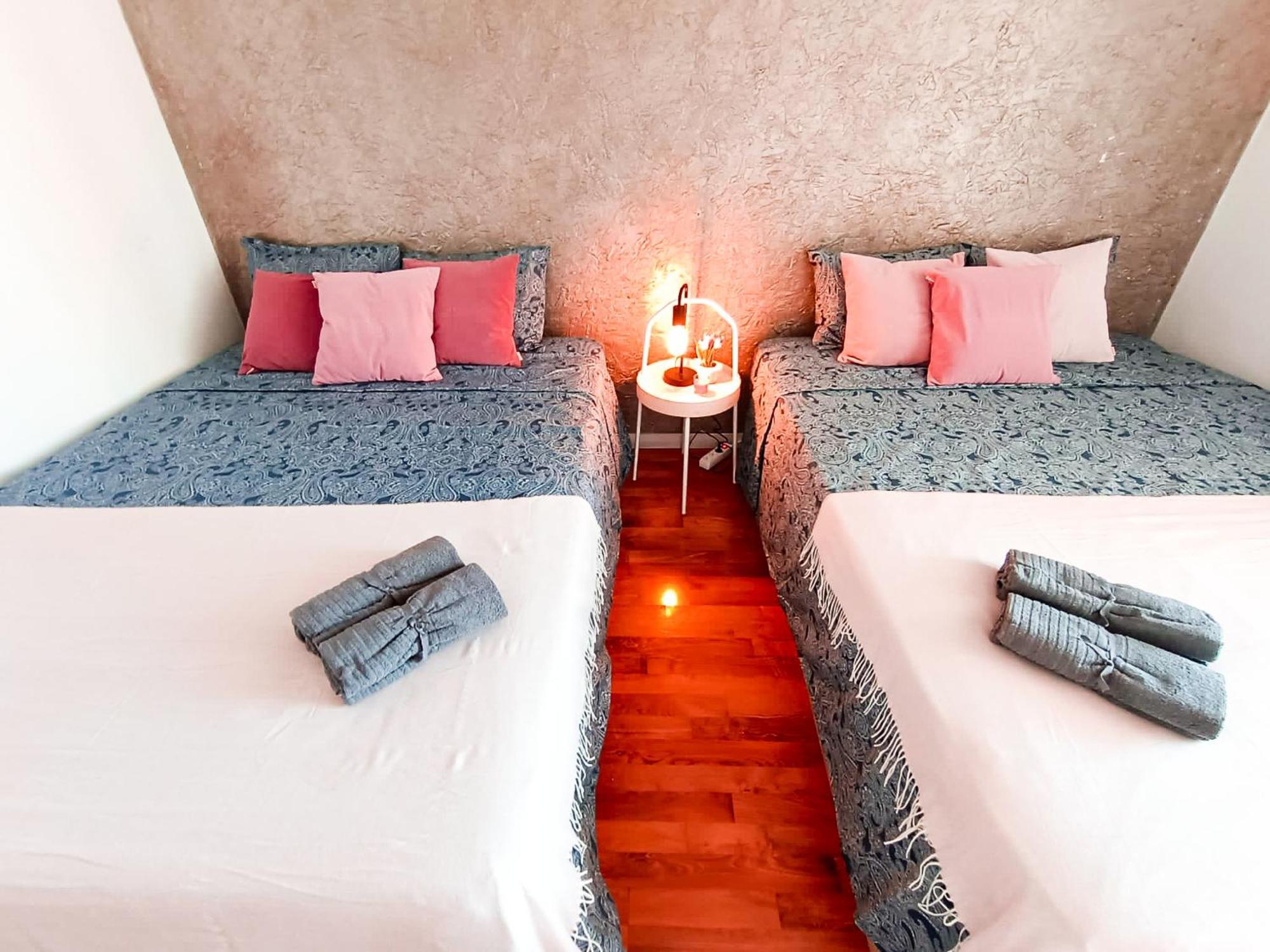 By Urquinaona Private Rooms 巴塞罗那 外观 照片